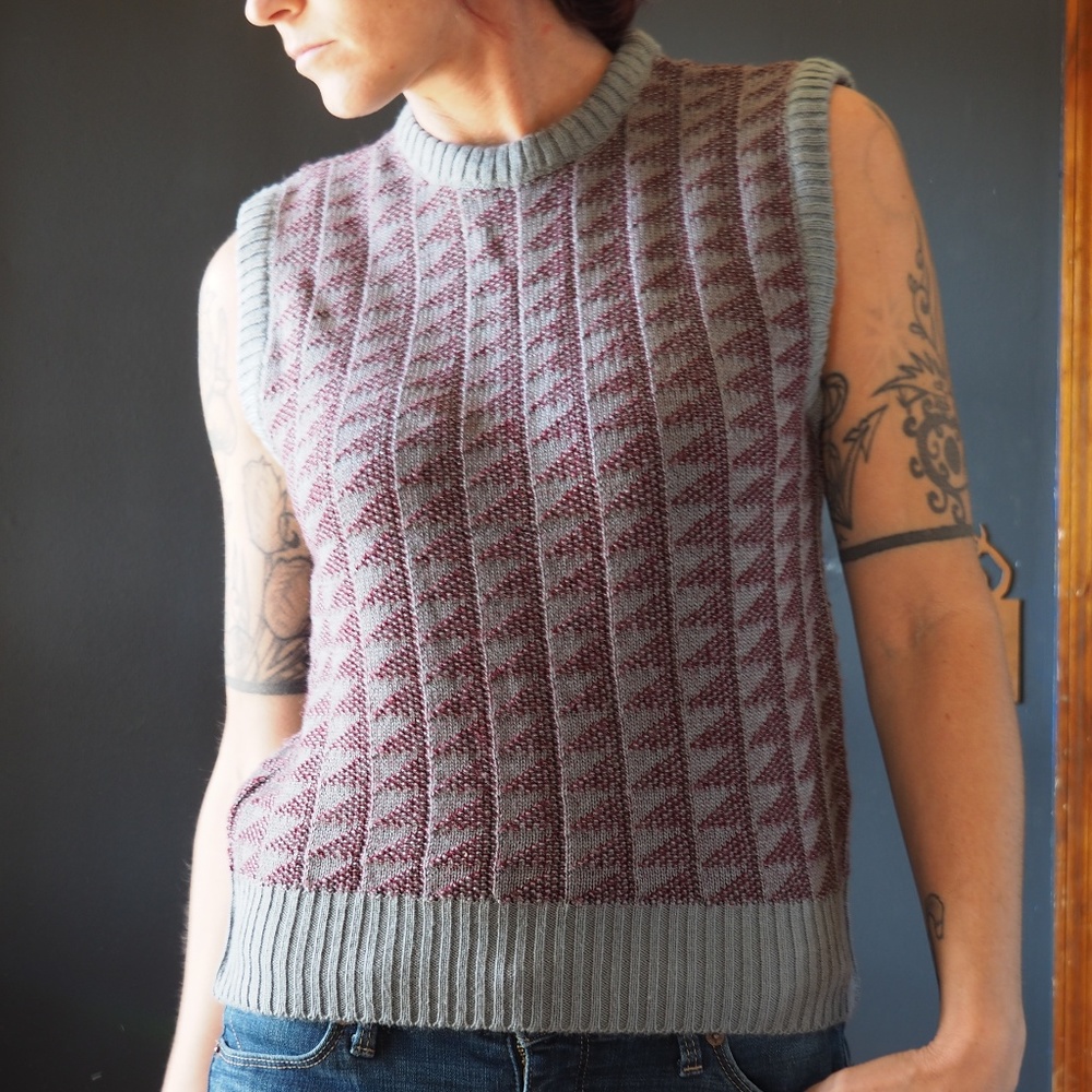 Burgandy Grey Houndstooth-sih VTG Sweater